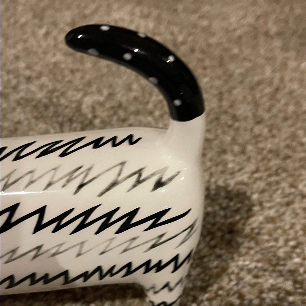 Playful Black and White Cat Figurines - Picture 3 of 6
